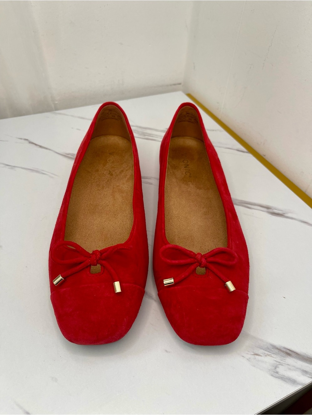 Vionic Red Suede Ballet Flats with Bow and Gold Tips 10 Wide Width